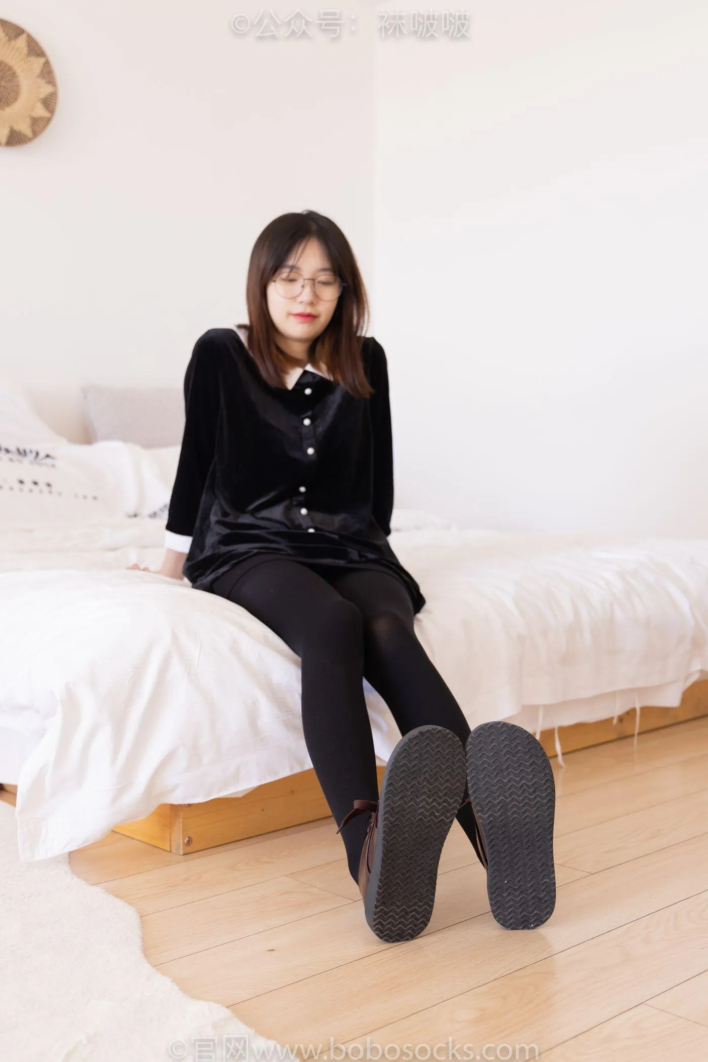 [BoBoSocks袜啵啵]NO.053 小甜豆-皮鞋、厚黑丝、黑色蕾丝船袜 [143P]插图2